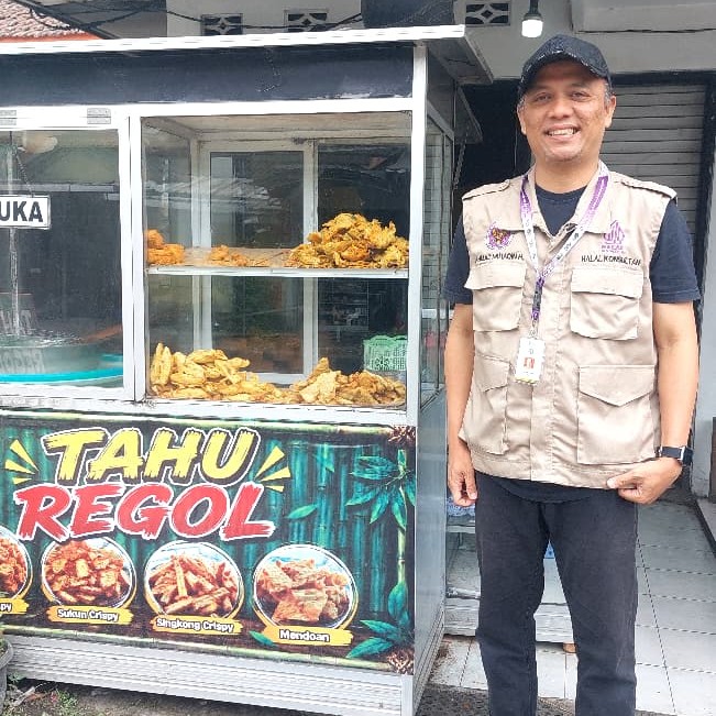 Persiapan produk makanan di dapur usaha